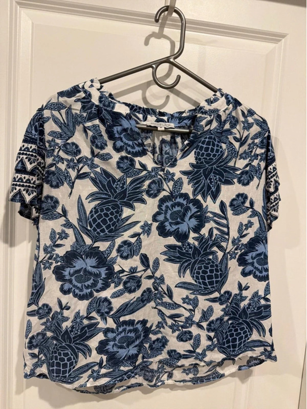 Rachel Zoe Women’s Medium Blue White Tropical Floral Pineapple Blouse